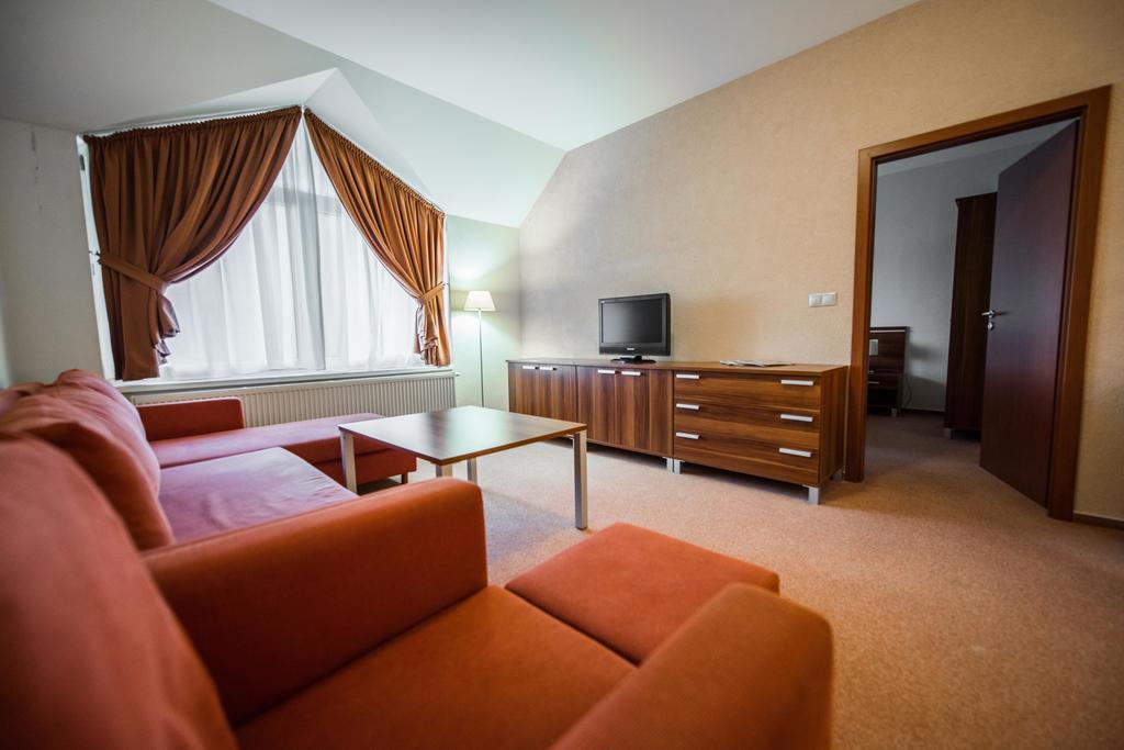 Plejsy Hotel Krompachy Bagian luar foto