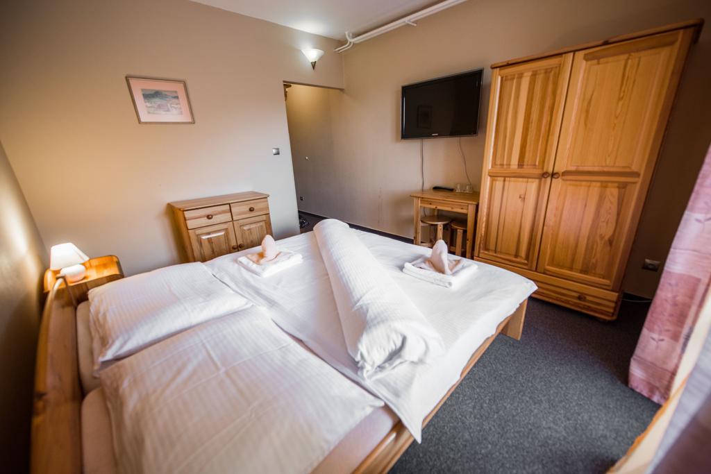 Plejsy Hotel Krompachy Bagian luar foto