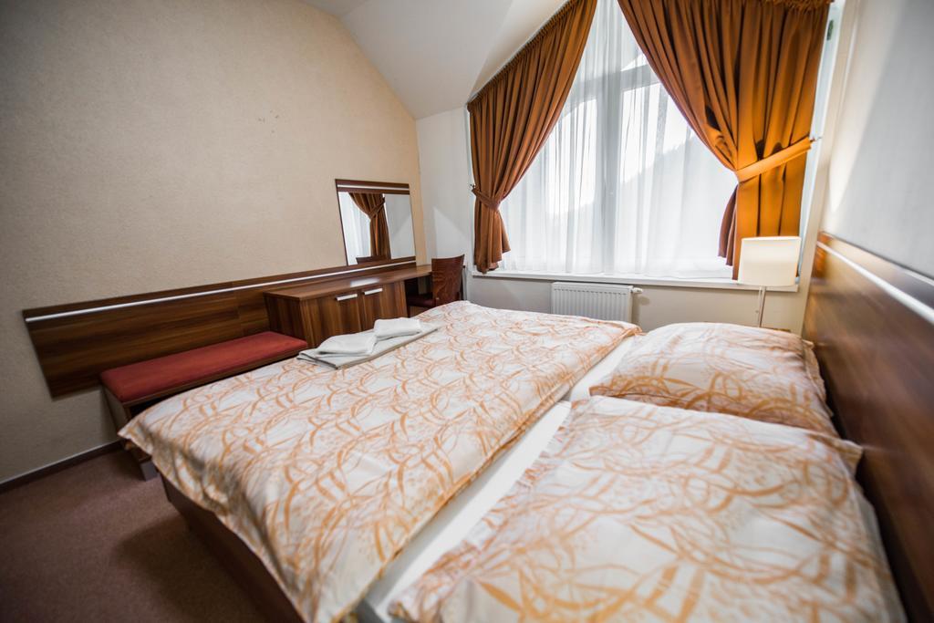 Plejsy Hotel Krompachy Bagian luar foto