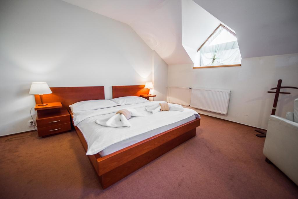 Plejsy Hotel Krompachy Bagian luar foto