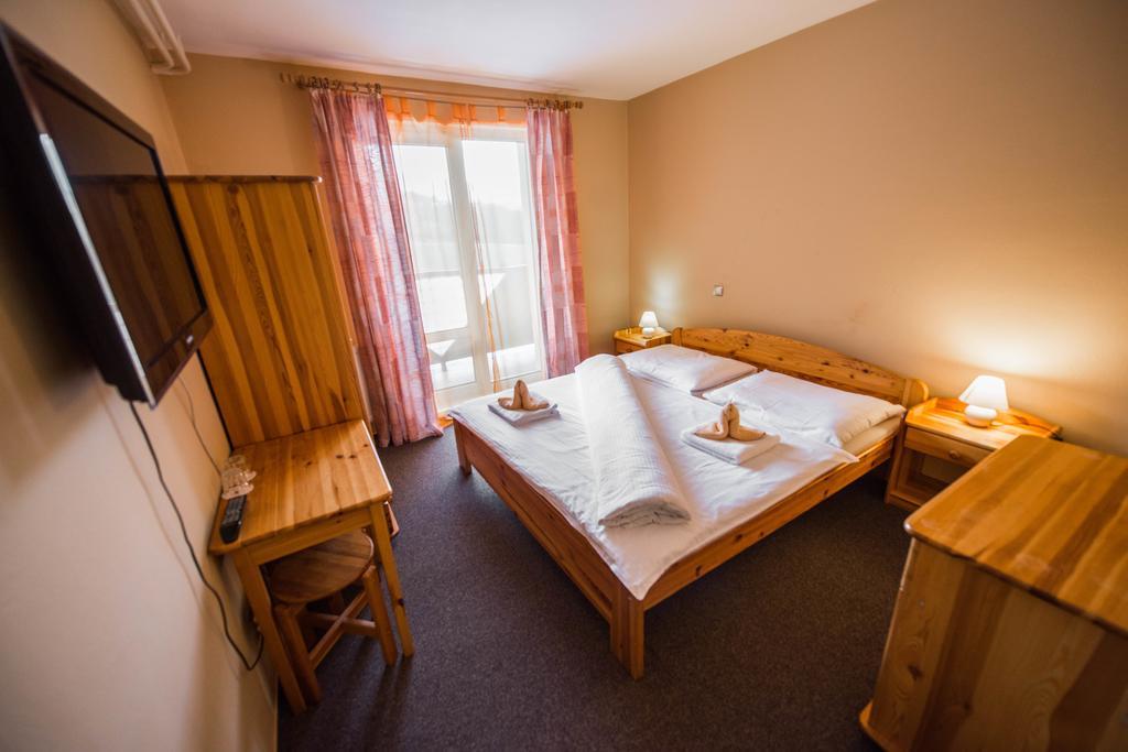 Plejsy Hotel Krompachy Bagian luar foto