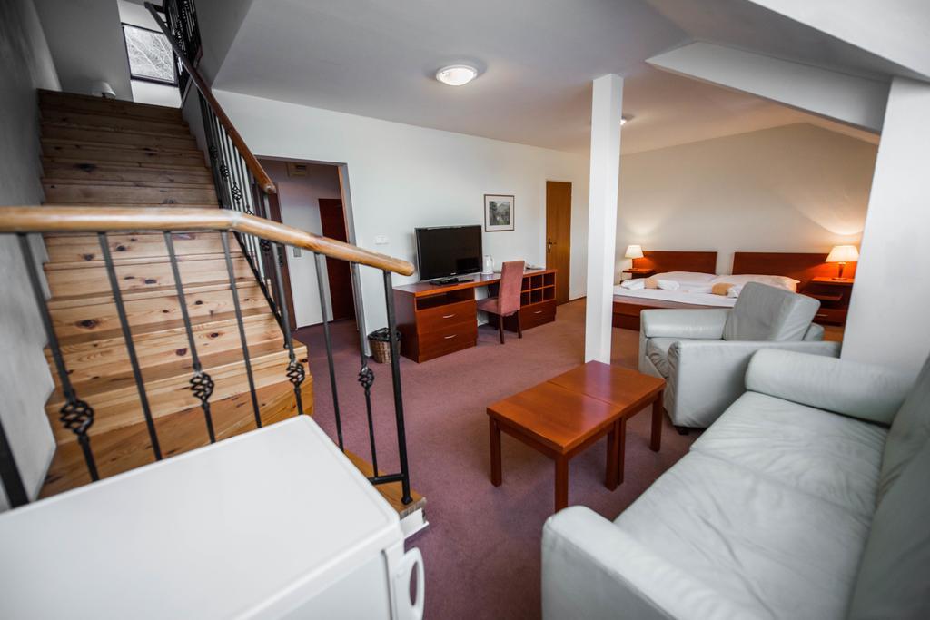 Plejsy Hotel Krompachy Bagian luar foto