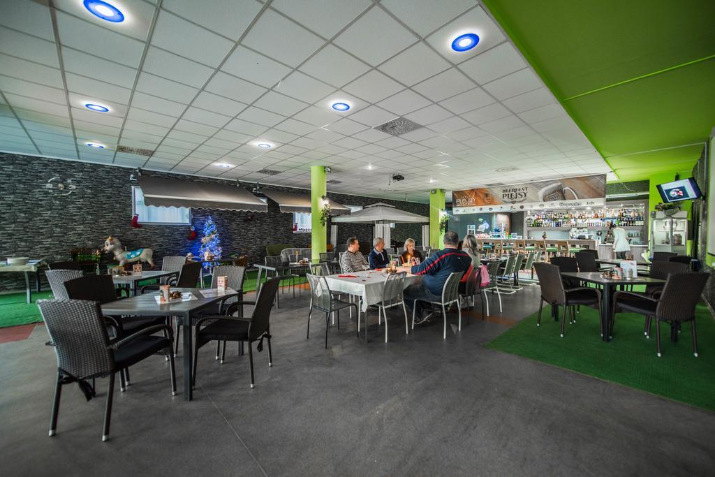 Plejsy Hotel Krompachy Bagian luar foto
