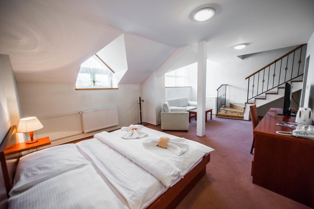 Plejsy Hotel Krompachy Bagian luar foto